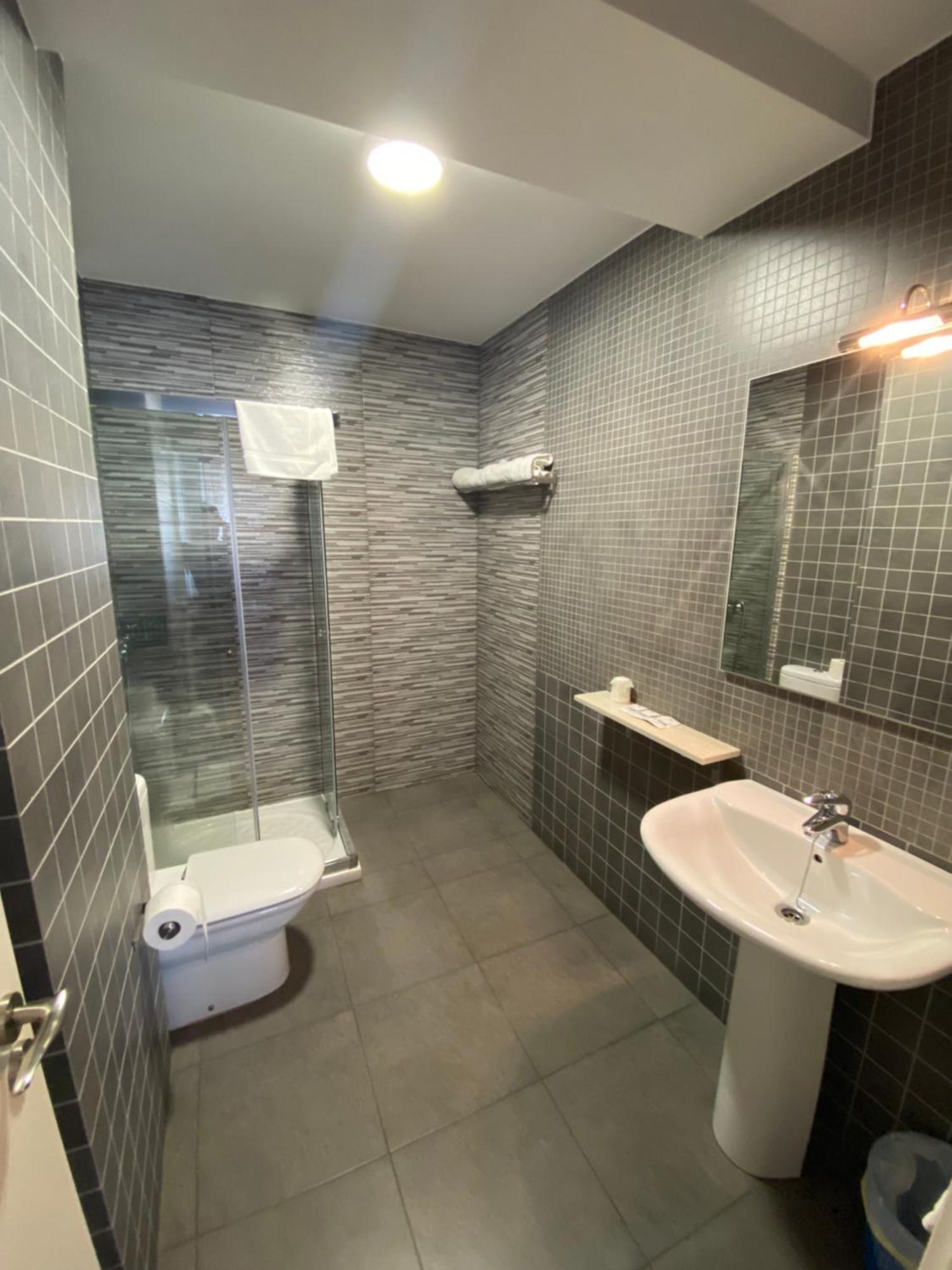 Dpcristal Hotel Sarria Bagian luar foto