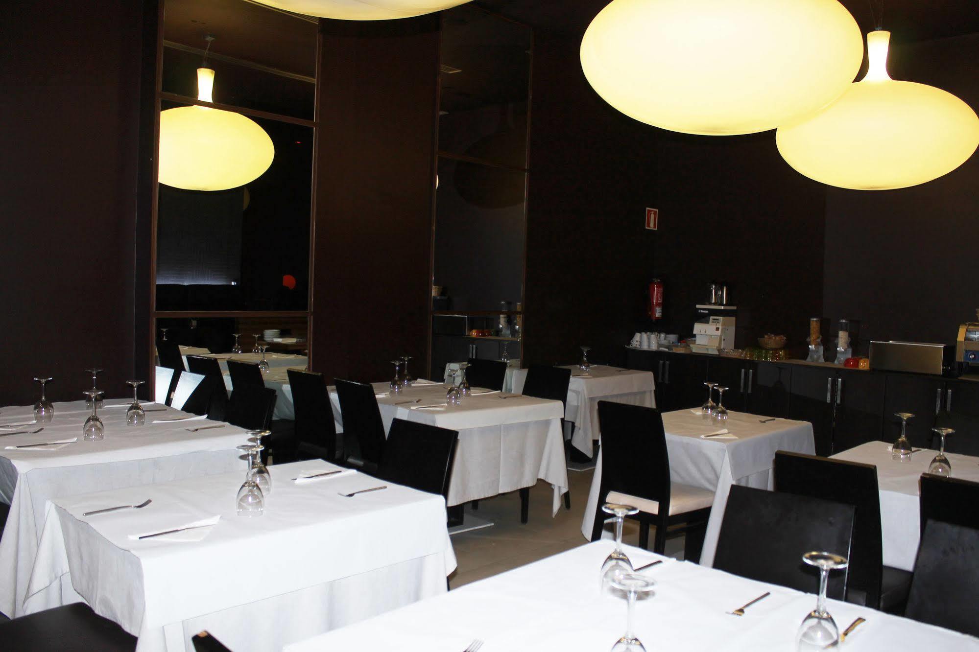 Dpcristal Hotel Sarria Bagian luar foto