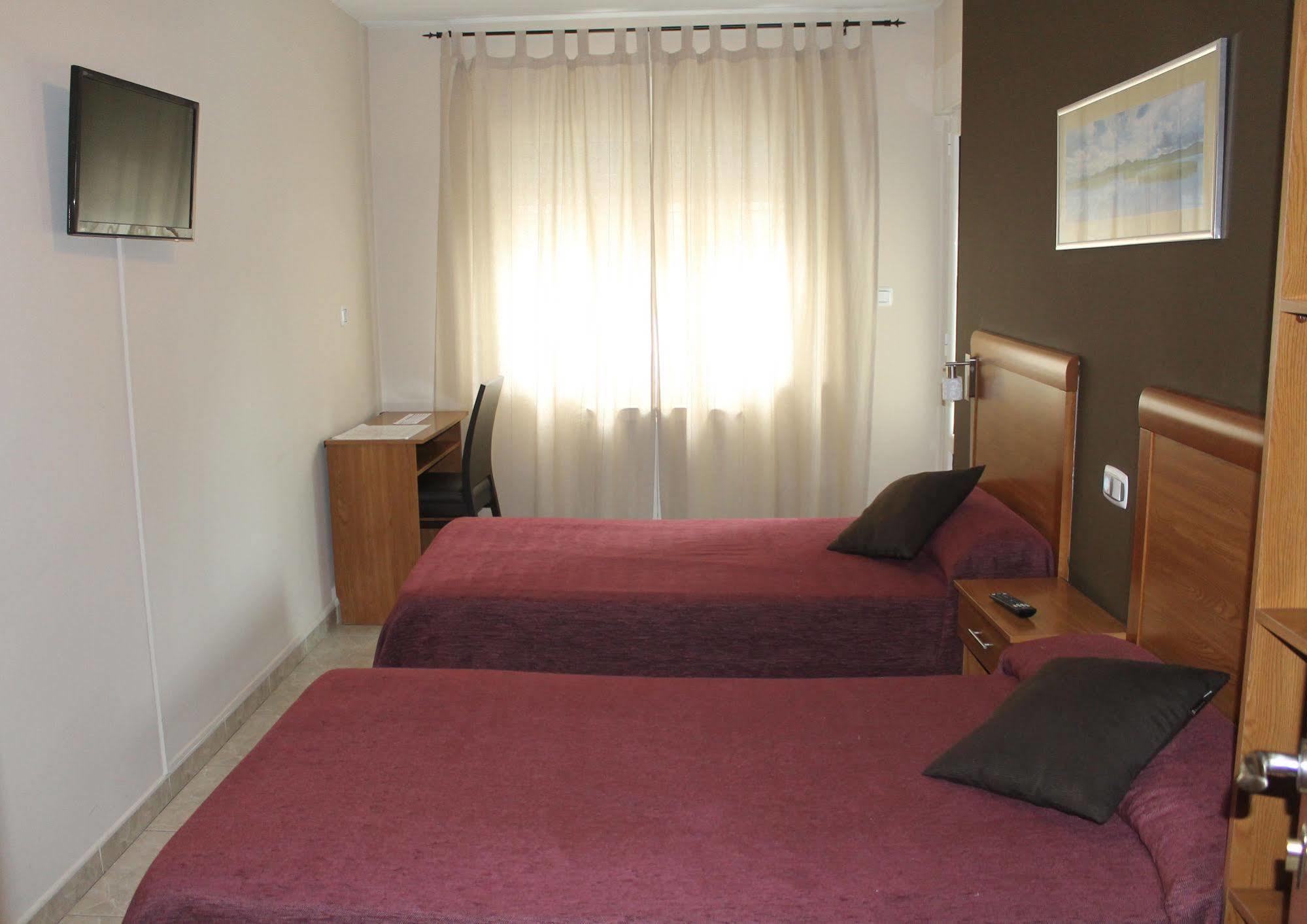 Dpcristal Hotel Sarria Bagian luar foto