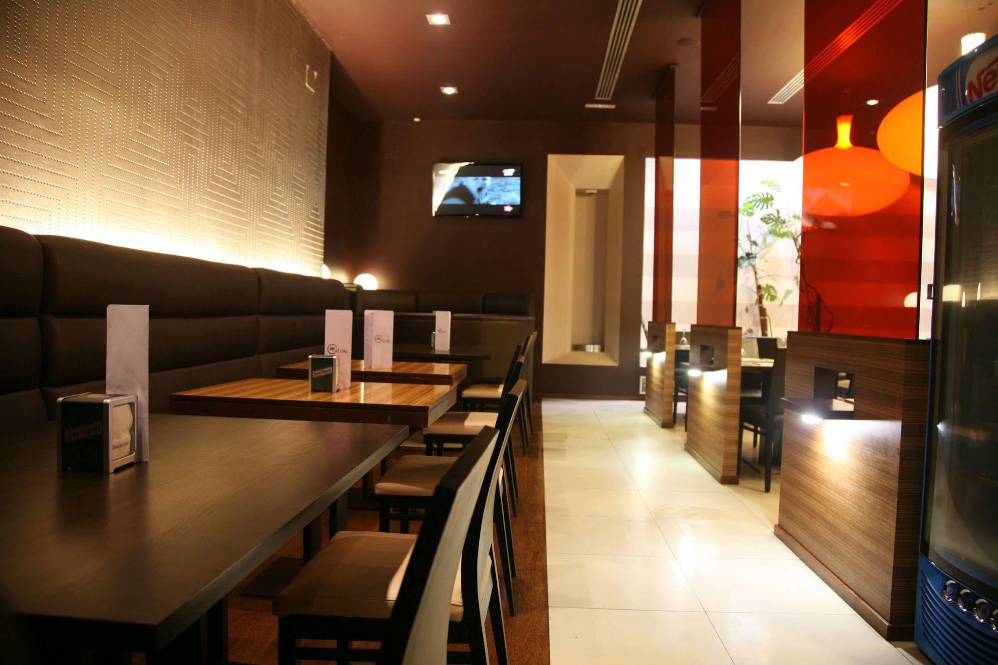 Dpcristal Hotel Sarria Bagian luar foto